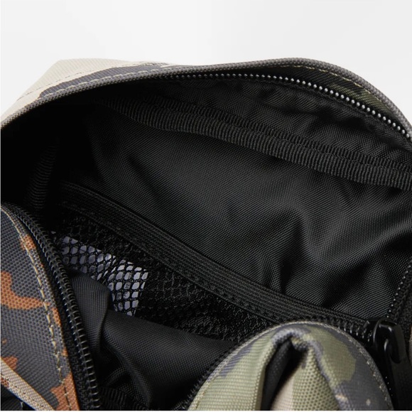 Carhartt WIP Jake Shoulder Pouch- Woodland Trail Print - Picture 3 of 3